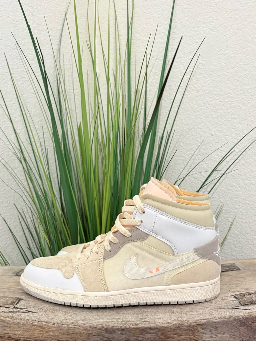 Air Jordan 1 Mid SE Craft White Sneakers
